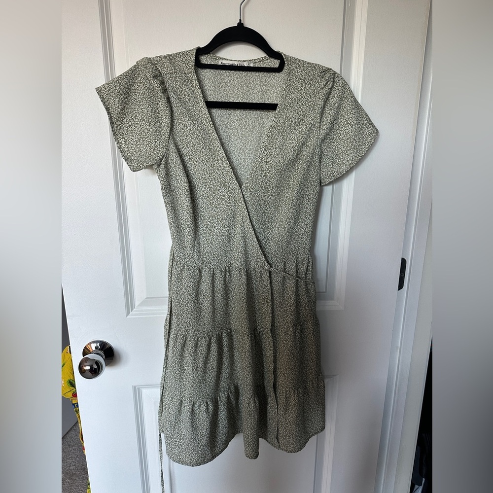 Abercrombie green tier floral wrap dress